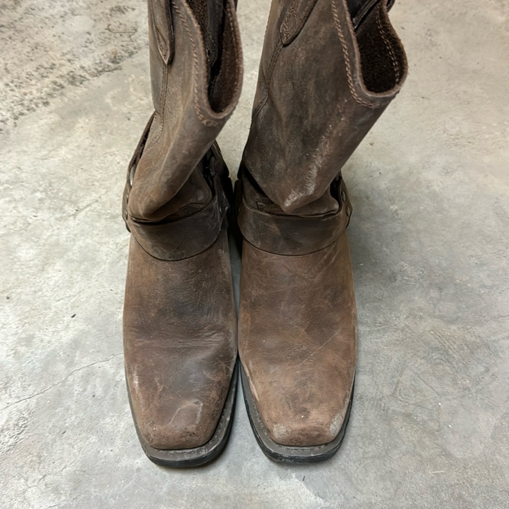 Well loved dingo boots size 10. Motorcycle boots!